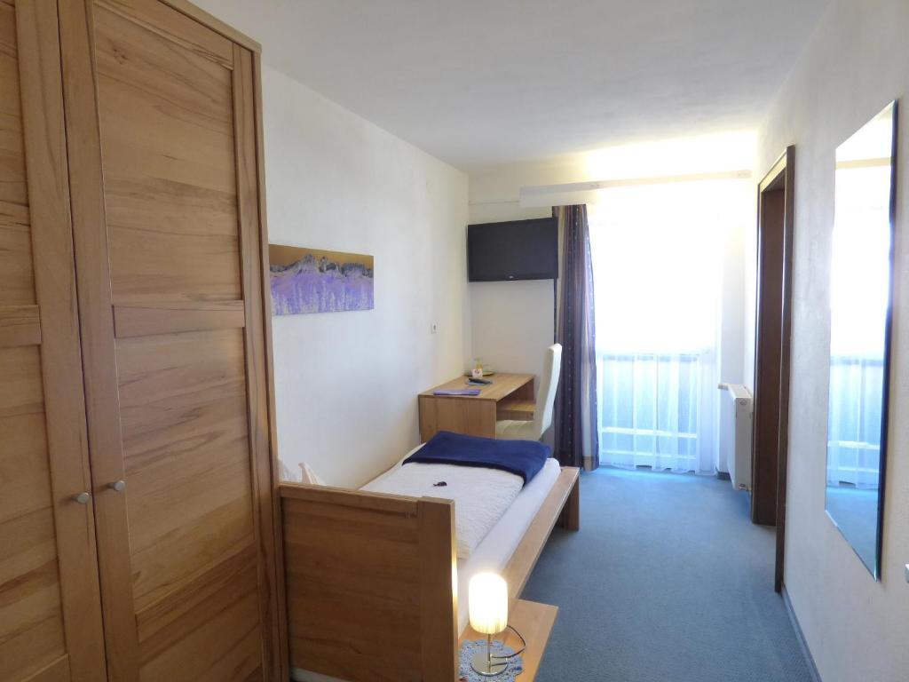 Panoramahotel Sankt Johann in Tirol Pokoj fotografie